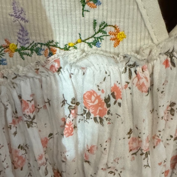 POL Cream Floral-Embroidered Sleeveless Camisole with Pink Print - Picture 4 of 5